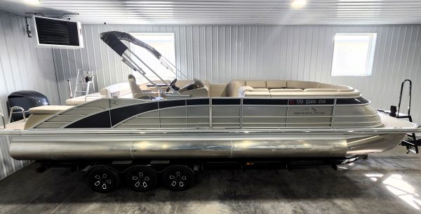 2018 Bennington 28 Q Swingback 10' Wide Tritoon